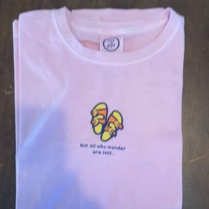 Life Is Good women’s pink not all who wander are lost tee